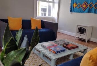 The Courtyard Mews has Balcony rooms