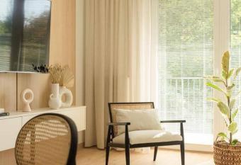 Panorama Apart 23 allows 18 year olds to book a room