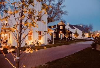Inn Santa Clara has Balcony rooms