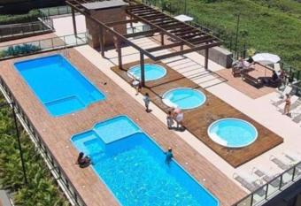 Resort Apto Frente Mar has rooms with a private hot tub