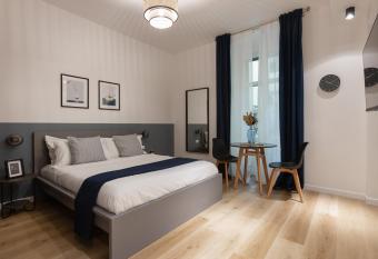Trieste Chic Studio: Historic Elegance allows 18 year olds to book a room