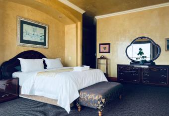 Beach BNB has rooms with a private hot tub