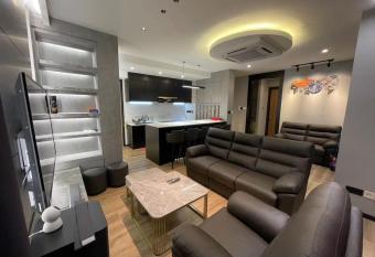 Steven Tang Homestay 3BR @ Hanns Residence allows 18 year olds to book a room