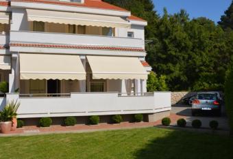 Apartment Natasa has Smoking/Balcony rooms