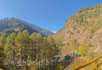 Alooma Cafe and Homestay has Balcony rooms