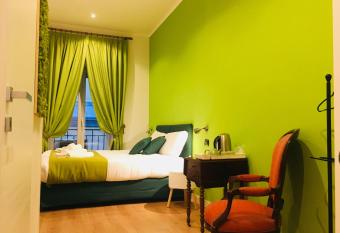 B&B Grande Archivio Napoli allows 18 year olds to book a room