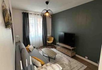 Saint-Mand   Chic et Pratique, M  tro 1    Proximit   has Balcony rooms