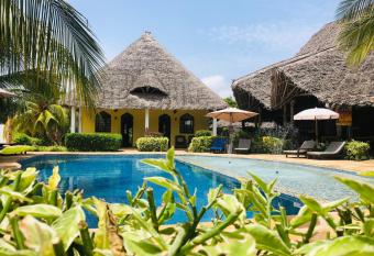 Kiwengwa Bungalow Boutique Resort has Balcony rooms