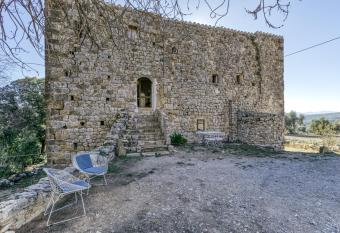 El Castell de Seguer   allows 18 year olds to book a room