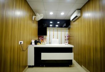 HOTEL DWARAKA INN -- LPU Law Gate -- Super Deluxe Rooms for Parents, Students, Couples, Corporate has Balcony rooms