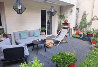 Appartement cosy avec jardin et parking has Balcony rooms