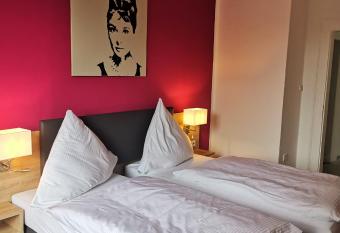 Becky  s Kolpinghaus allows 18 year olds to book a room