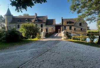 Ch  teau le Withof has Balcony rooms
