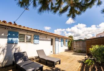 Maison de p  cheur au calme has Balcony rooms