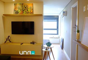 Studio charmoso no Parque Una com garagem allows 18 year olds to book a room