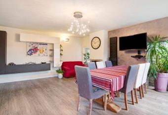 Belcantone has Balcony rooms