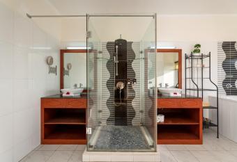 Glacis Heights Villa allows 18 year olds to book a room