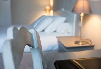 Hotel de France allows 18 year olds to book a room