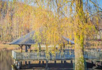 Les Terrasses Du Lac has Balcony rooms