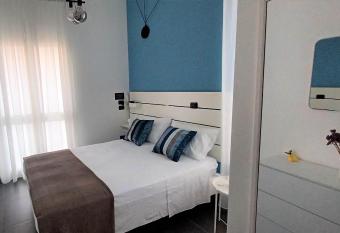 B&B SanD   allows 18 year olds to book a room