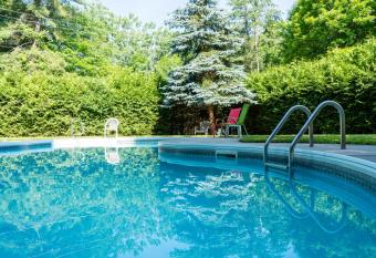 Cobblestone Cottages has Balcony rooms