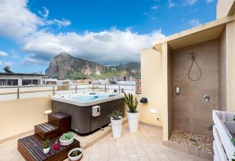 Ayres Del Mar allows 18 year olds to book a room