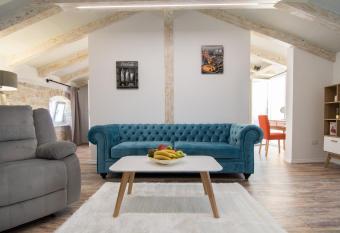 Apartments Borgo 8 has Balcony rooms