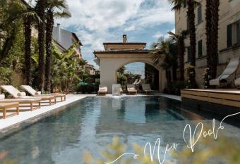 Classique has Balcony rooms