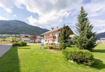 Pichlerhof Apt 2 has Balcony rooms