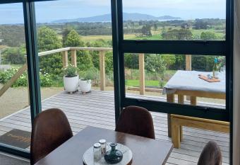 MAGNOLIA COTTAGE has Balcony rooms