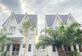 nDalem Abhirama has Balcony rooms