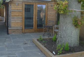 Little Oak - Double (Kingsize) Self Contained Oak Studio - Sleeps 2 has Balcony rooms