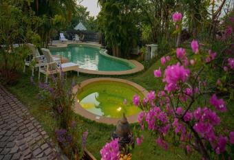 Emerald Leaf - Villa Mohor allows 18 year olds to book a room