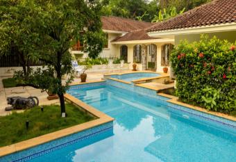 Emerald Leaf - Villa Frangipani allows 18 year olds to book a room