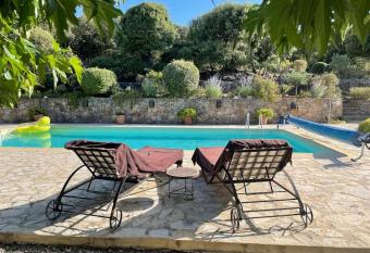 G  te des Ch  nes allows 18 year olds to book a room