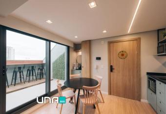 Studio exclusivo no Parque Una com vaga de garagem allows 18 year olds to book a room