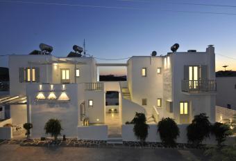 Romantica Suites allows 18 year olds to book a room