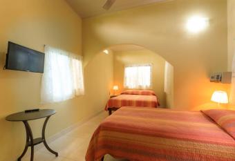 Hotel Tab   & Spa allows 18 year olds to book a room