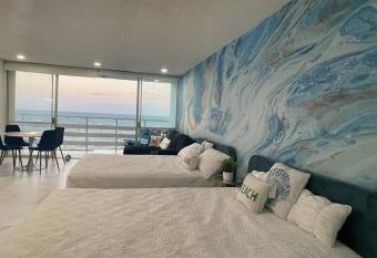Beautiful Ocean Blue Love oceanfront apartment has Balcony rooms