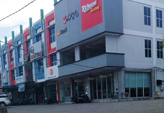 Mariot allows 18 year olds to book a room