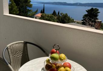 Emmi Apartments has Balcony rooms