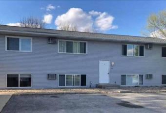 Charming Retreat in Marion, Iowa! has Balcony rooms