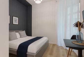 Central Trieste Marvel studio allows 18 year olds to book a room