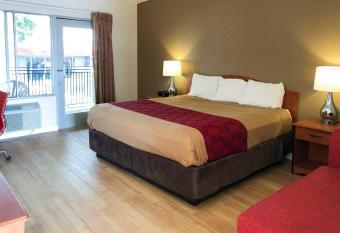 Garden Inn & Suites Oakland Airport has Balcony rooms