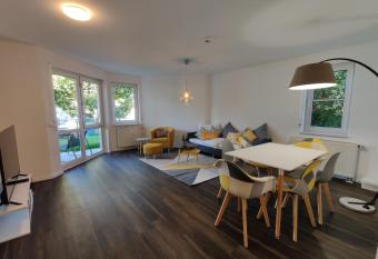 85qm, 4 bedroom, parking, King-Bed, Wifi, Netflix has Balcony rooms