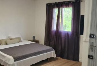 Paradies Cara  bes II allows 18 year olds to book a room