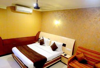 HOTEL VISHAL PLAZA allows 18 year olds to book a room