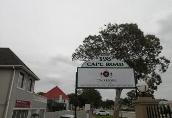 Two Lions Guesthouse has Balcony rooms