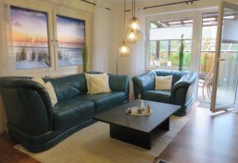 Stilvolle FeWo Liegeplatz Dornumersiel EG allows 18 year olds to book a room