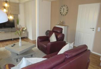 Stilvolle FeWo Ankerplatz Dornumersiel OG allows 18 year olds to book a room